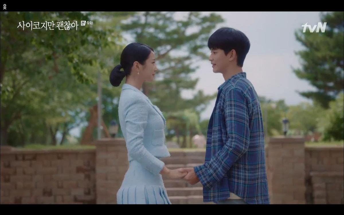 'Điên thì có sao' tập 9: Kim Soo Hyun bị anh trai từ mặt vì hôn Seo Ye Ji? Ảnh 1