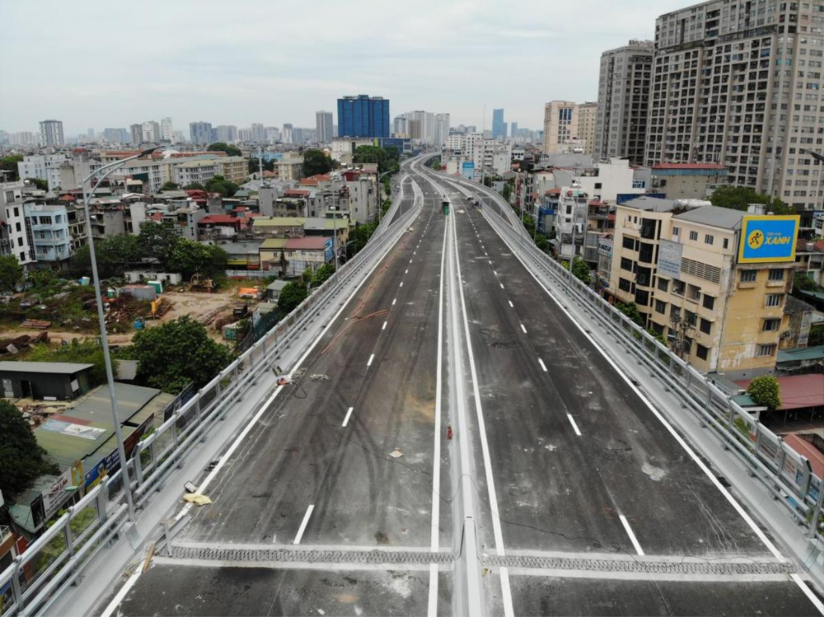 Cận cảnh đường trên cao nghìn tỷ ở Hà Nội trước ngày thông xe, con đường đau khổ’ ngày nào giờ sang xịn mịn đến bất ngờ Ảnh 4