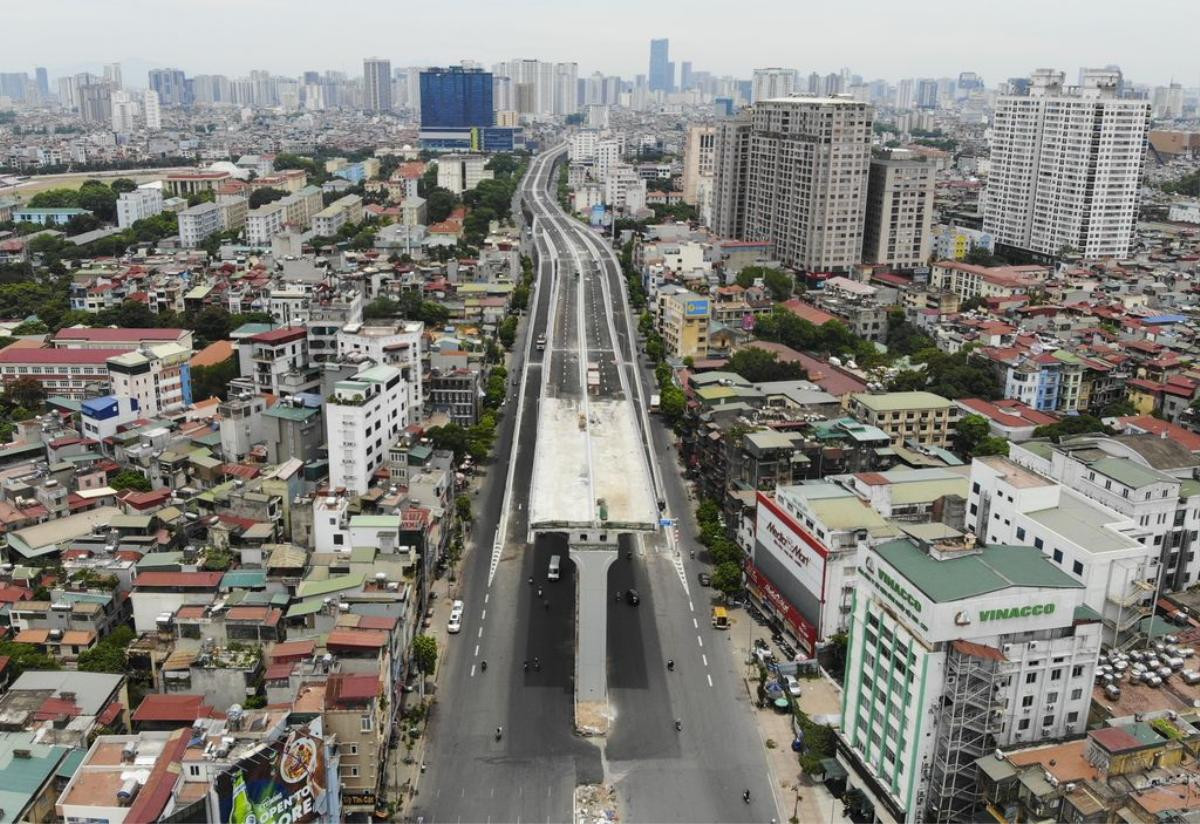 Cận cảnh đường trên cao nghìn tỷ ở Hà Nội trước ngày thông xe, con đường đau khổ’ ngày nào giờ sang xịn mịn đến bất ngờ Ảnh 1