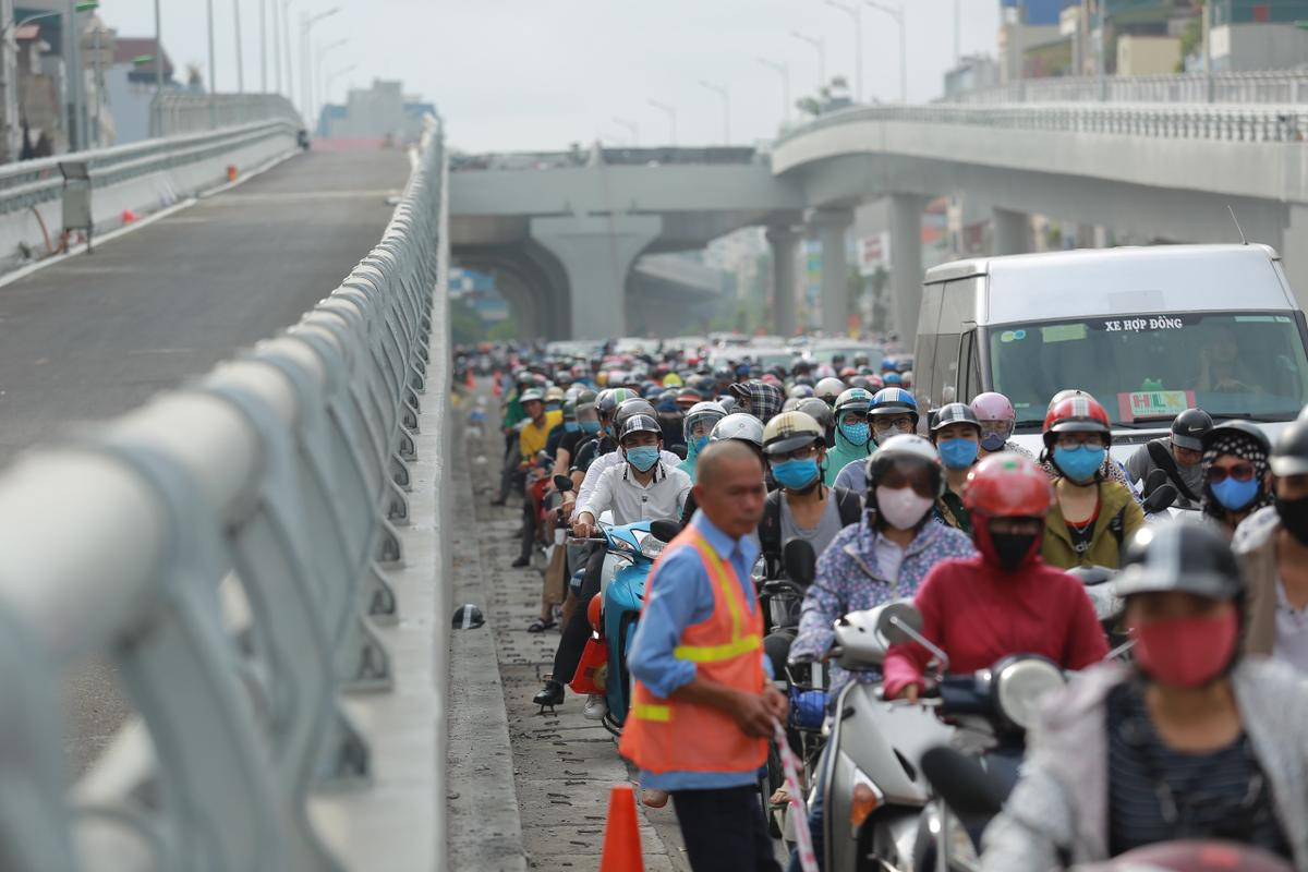 Cận cảnh đường trên cao nghìn tỷ ở Hà Nội trước ngày thông xe, con đường đau khổ’ ngày nào giờ sang xịn mịn đến bất ngờ Ảnh 8