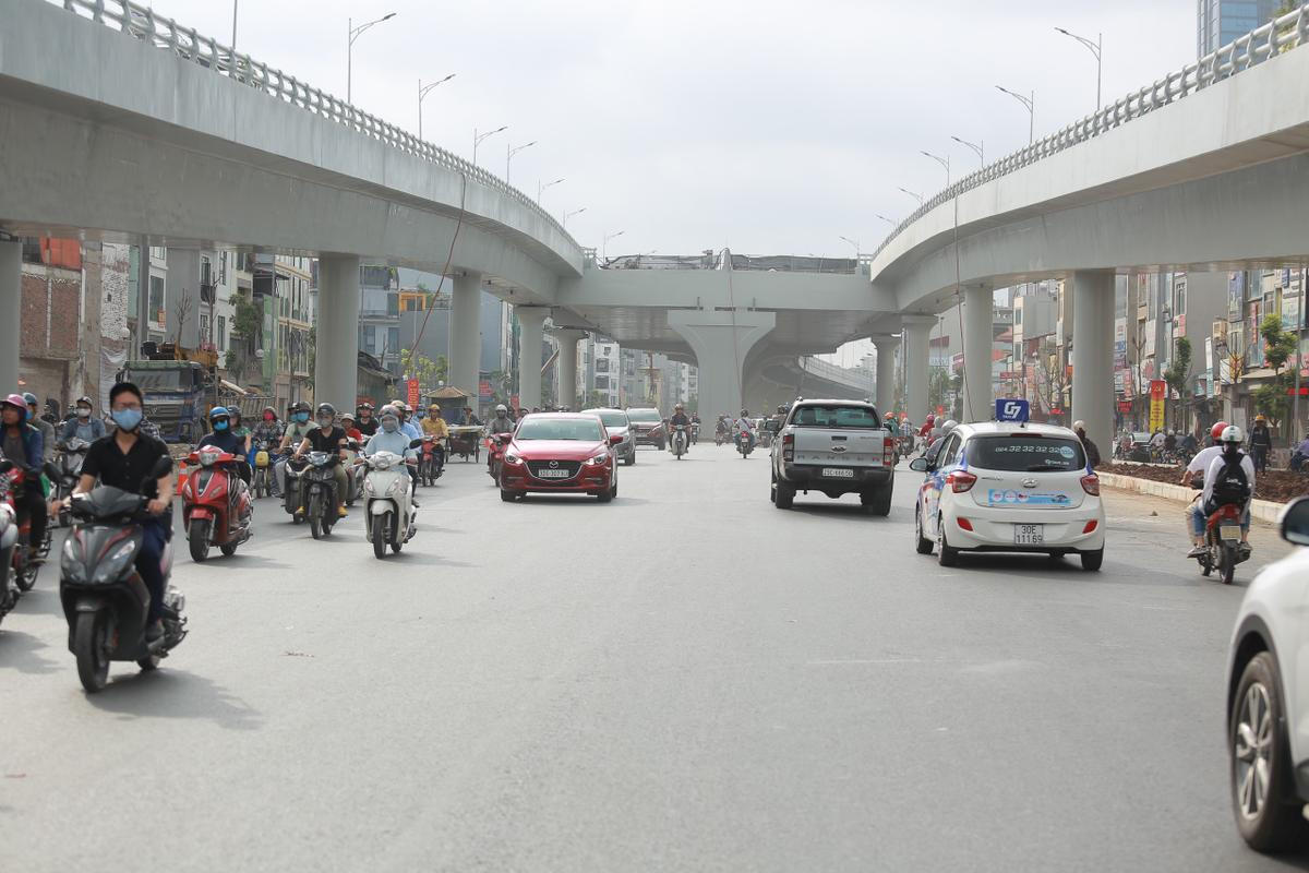 Cận cảnh đường trên cao nghìn tỷ ở Hà Nội trước ngày thông xe, con đường đau khổ’ ngày nào giờ sang xịn mịn đến bất ngờ Ảnh 7