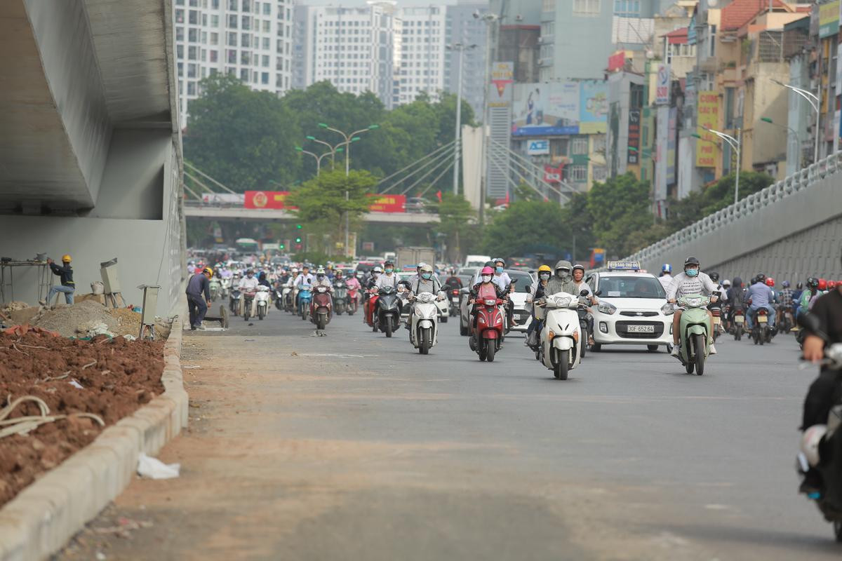 Cận cảnh đường trên cao nghìn tỷ ở Hà Nội trước ngày thông xe, con đường đau khổ’ ngày nào giờ sang xịn mịn đến bất ngờ Ảnh 11