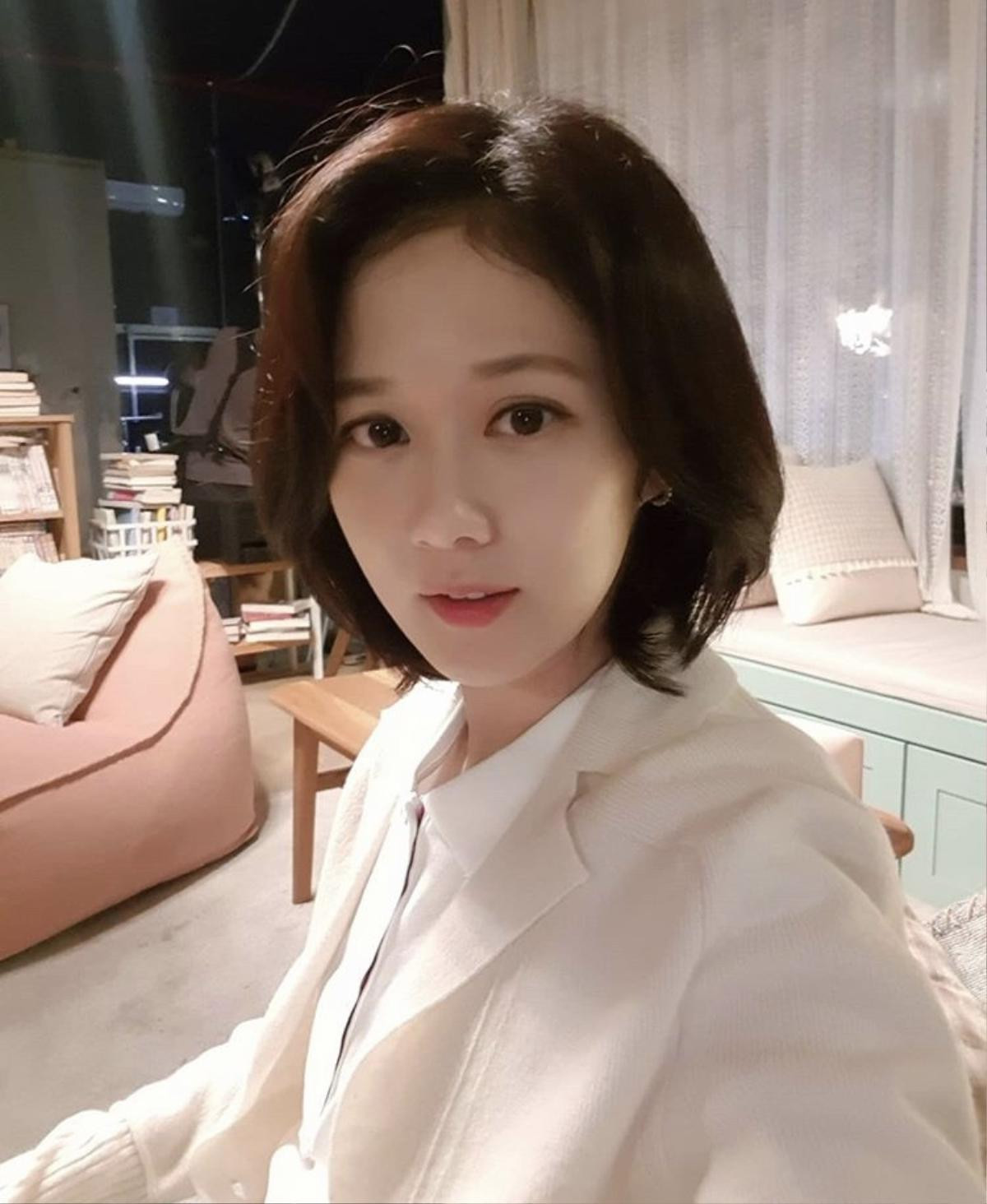 Han Ji Min hóa nữ thần 20 tuổi, áp đảo nhan sắc Son Ye Jin - Yoona và Suzy Ảnh 31