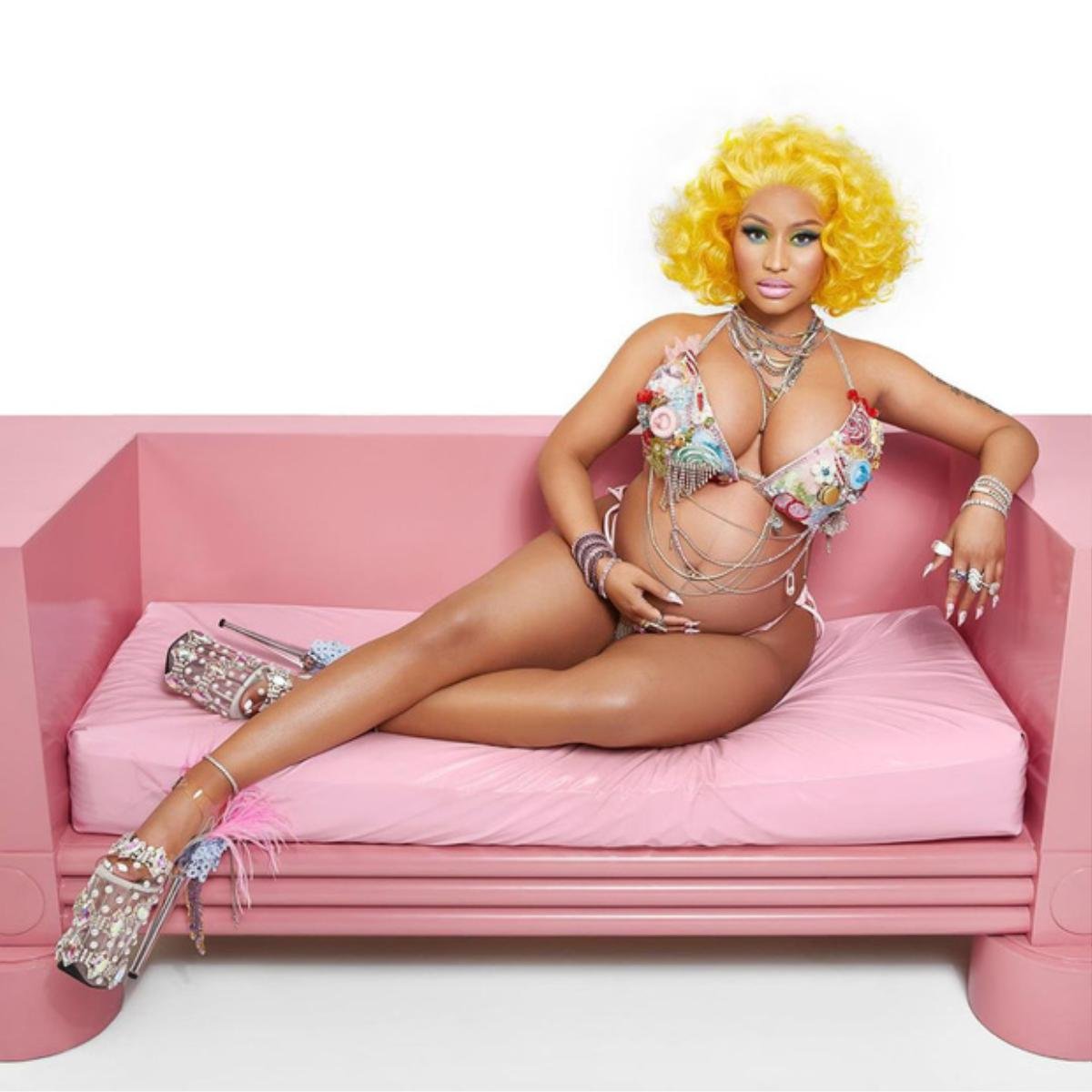 Bất ngờ tung ảnh ôm bụng bầu vượt mặt, 'Queen Of Rap' Nicki Minaj lập tức leo top trending toàn thế giới Ảnh 2