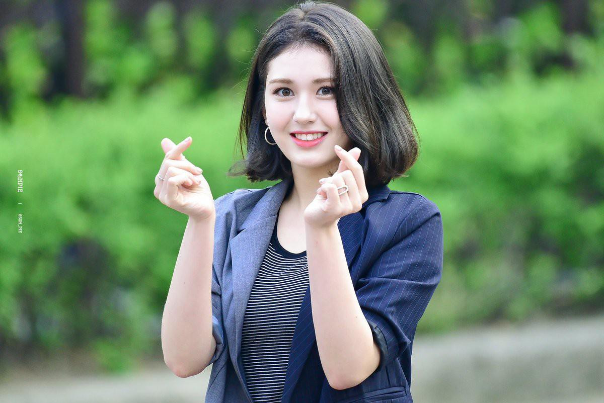 Jeon Somi chính thức về chung một nhà với Lady Gaga, Selena Gomez Ảnh 2