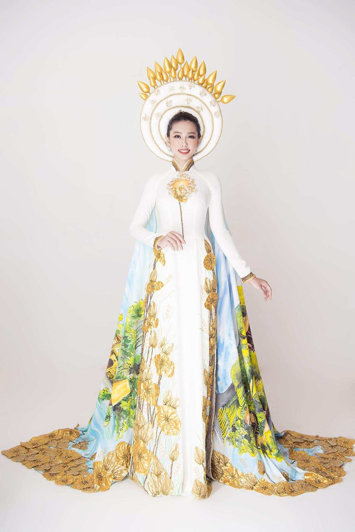 5 họa tiết cũ rích nhất cuộc thi National Costume cho Khánh Vân: Hoa sen, chùa Cầu quá 'nhàm chán' Ảnh 2