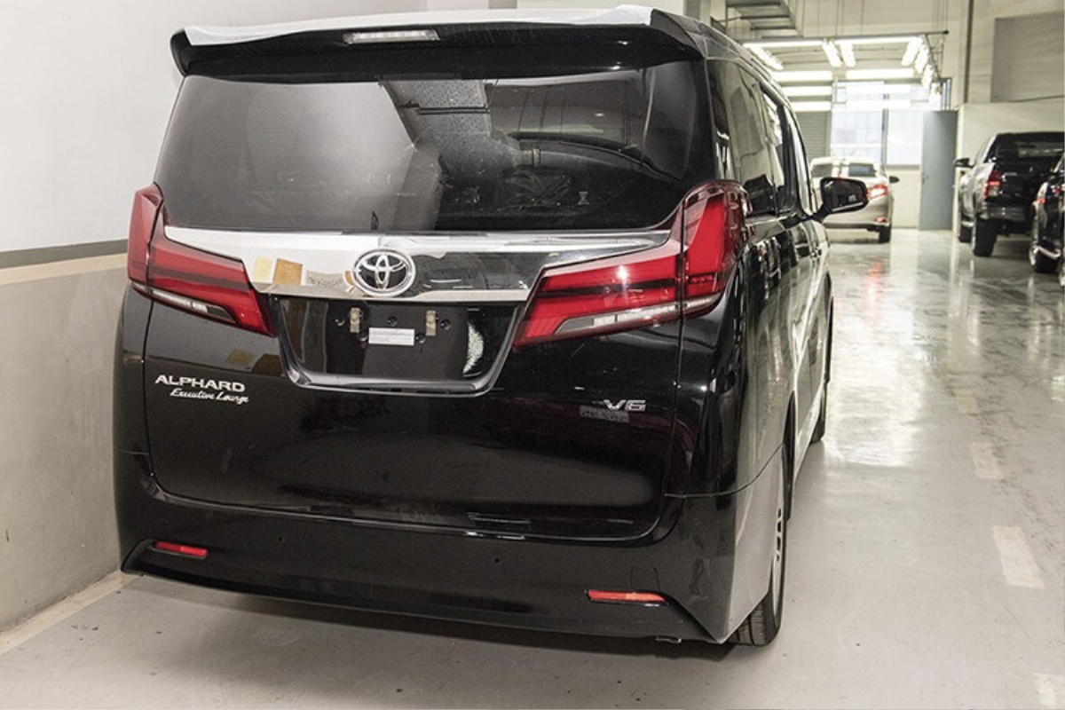 Sau tuyên bố giải nghệ, Tuấn Hưng tậu 'chuyên cơ mặt đất' bạc tỉ Toyota Alphard Ảnh 10