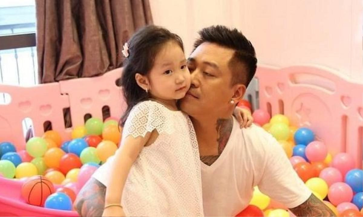 Những đức ông chồng 'yêu vợ, nghiện nhà' trong showbiz Việt: Đâu là mối tình đáng ngưỡng mộ nhất Ảnh 15