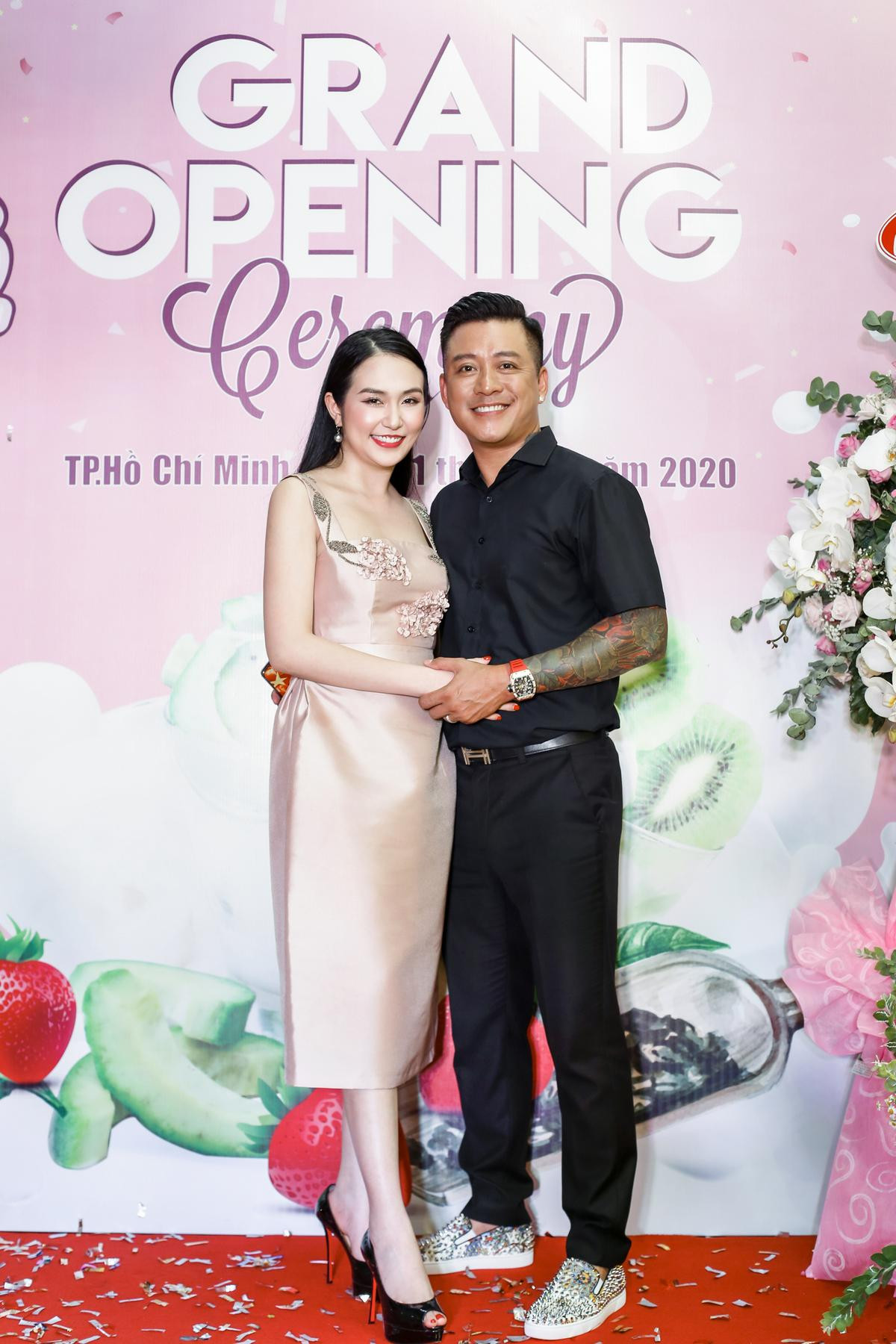 Tuấn Hưng hôn Hương Baby tình tứ trên thảm đỏ Ảnh 4