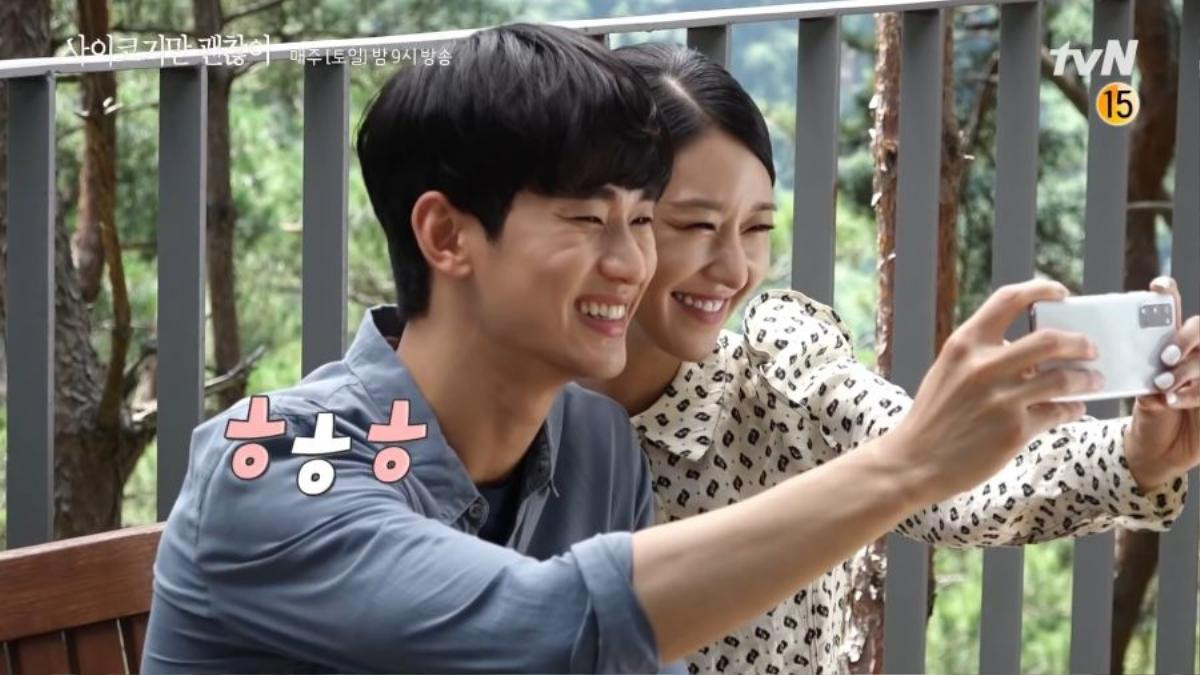 Kim Soo Hyun và Seo Ye Ji cùng selfie thân thiết trên phim trường 'Điên thì có sao' Ảnh 3