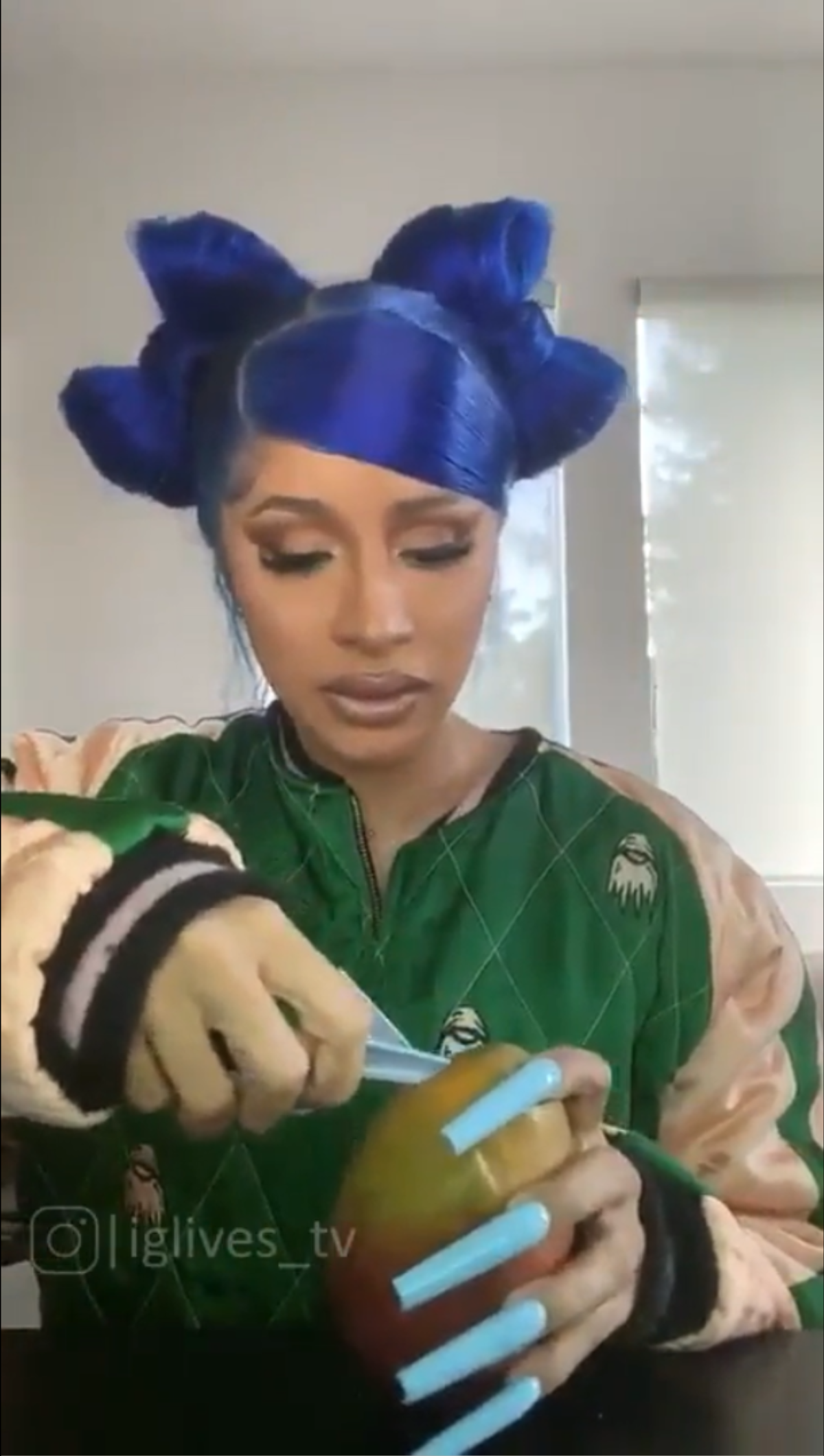 'Danh hài' Cardi B và những màn tấu hài khó đỡ trên livestream mùa Covid-19 Ảnh 4