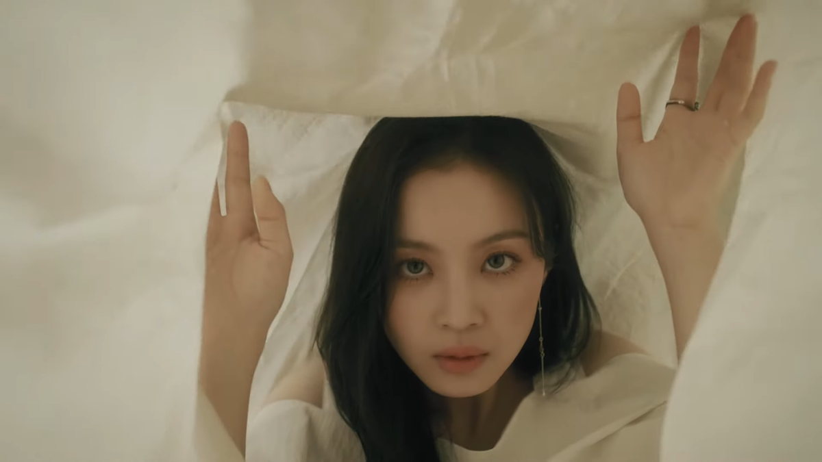 Lee Hi chính thức tái xuất với Holo: MV nặng tâm lý nhưng nhạc lại hao hao một bản hit đình đám của Meghan Trainor Ảnh 3