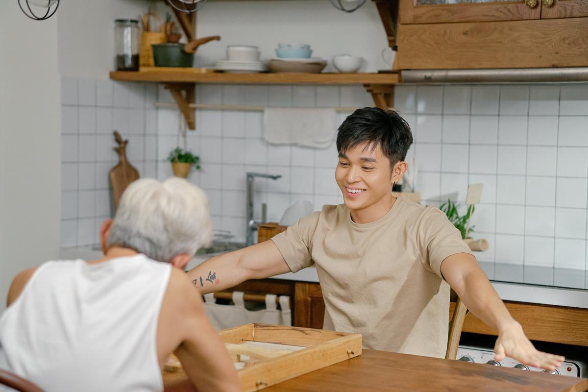 Jun Phạm dành thời gian bên bố trước thềm tuổi mới, trải lòng về giai đoạn 'bước sang U40' Ảnh 2