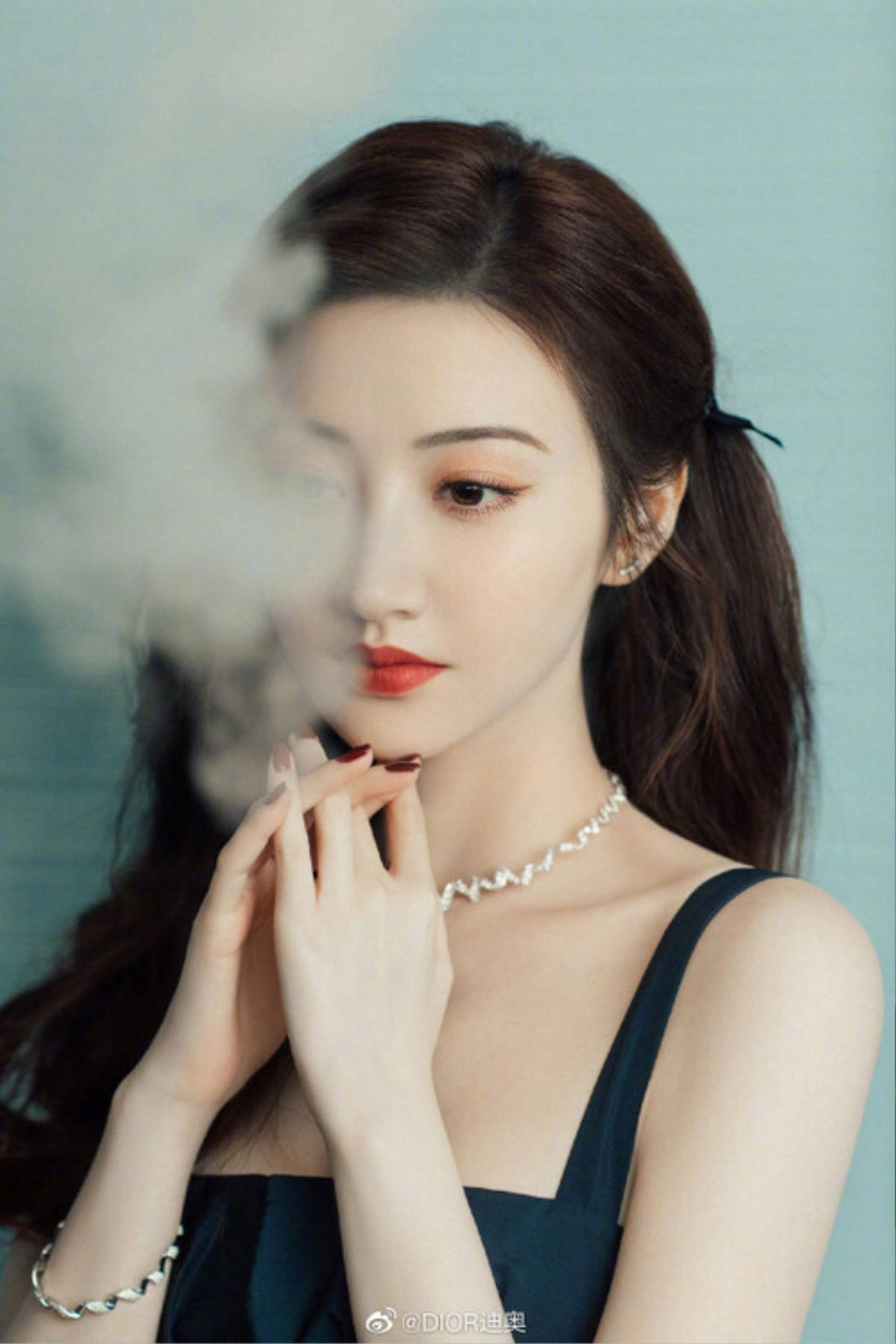 Thật hư chuyện Angelababy bị Dior ghẻ lạnh, mất vị thế độc tôn vào tay Triệu Lệ Dĩnh Ảnh 9