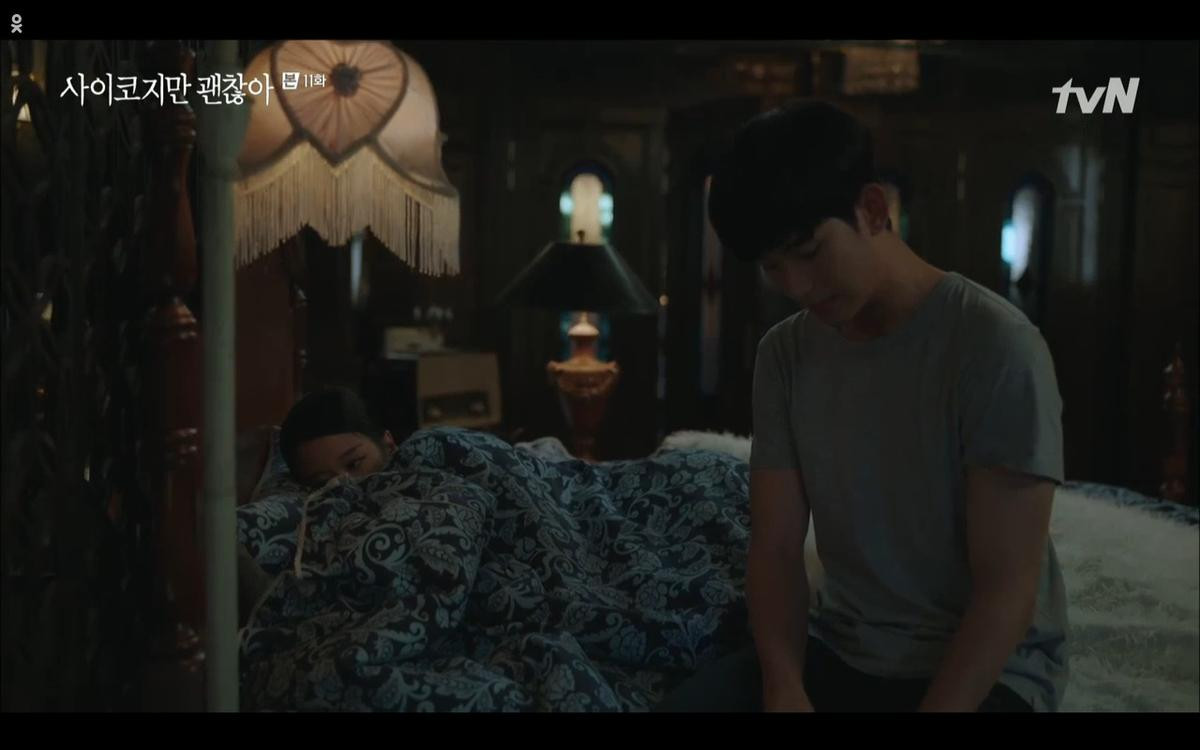 'Điên thì có sao' tập 11: Kim Soo Hyun hôn mãnh liệt Seo Ye Ji để chúc mừng sinh nhật Ảnh 12