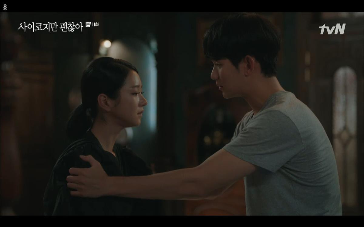 'Điên thì có sao' tập 11: Kim Soo Hyun hôn mãnh liệt Seo Ye Ji để chúc mừng sinh nhật Ảnh 13