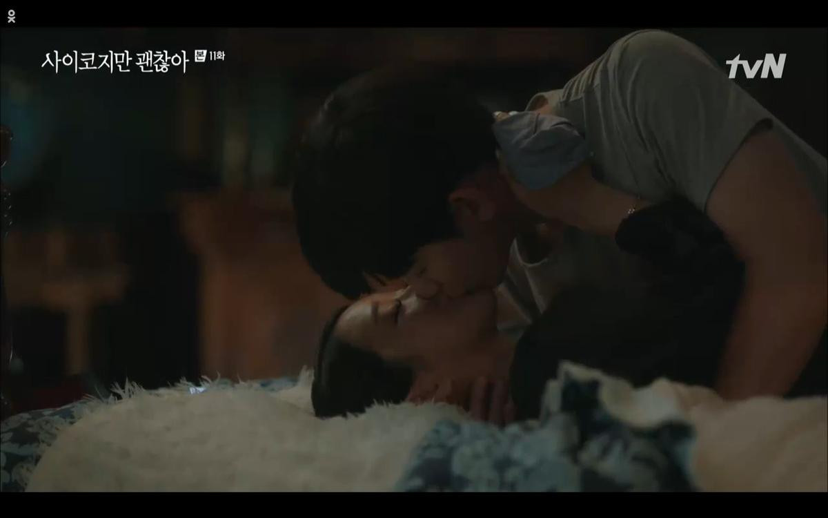 'Điên thì có sao' tập 11: Kim Soo Hyun hôn mãnh liệt Seo Ye Ji để chúc mừng sinh nhật Ảnh 18