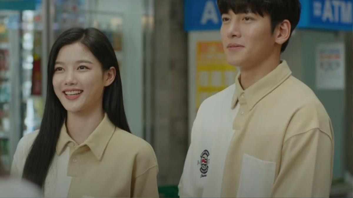 Backstreet Rookie: anh chủ Ji Chang Wook tự sập lưới tình và ghen sương sương khi thấy Kim Yoo Jung bên người khác Ảnh 7