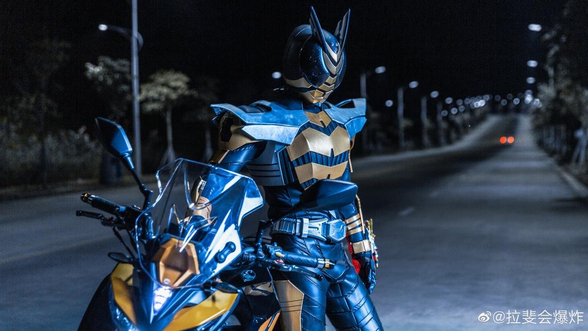 Ngắm bộ ảnh cosplay Kamen Rider The Bee siêu đẳng cấp của các fan Ảnh 7