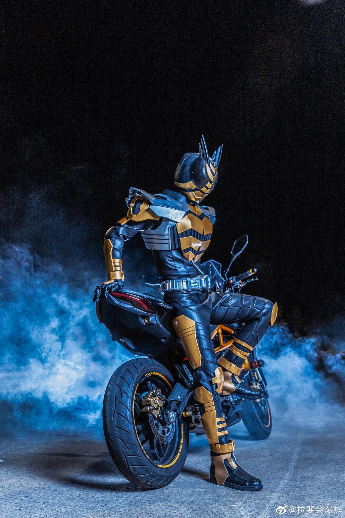 Ngắm bộ ảnh cosplay Kamen Rider The Bee siêu đẳng cấp của các fan Ảnh 5