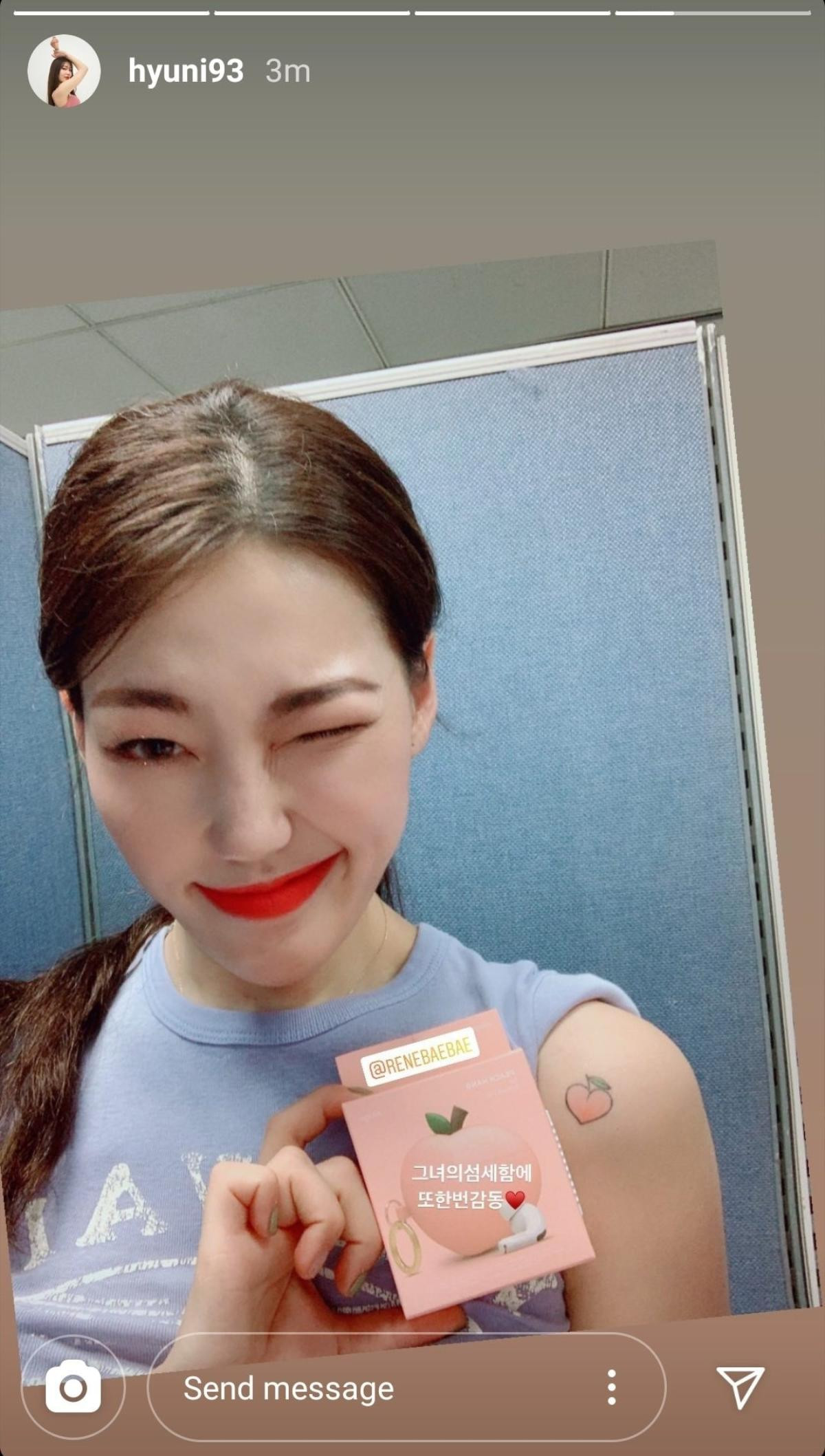 Irene (Red Velvet) tặng airpod 'hàng xịn' cho dàn dancer, các fan đồng loạt gọi tên stylist vì lý do này Ảnh 6