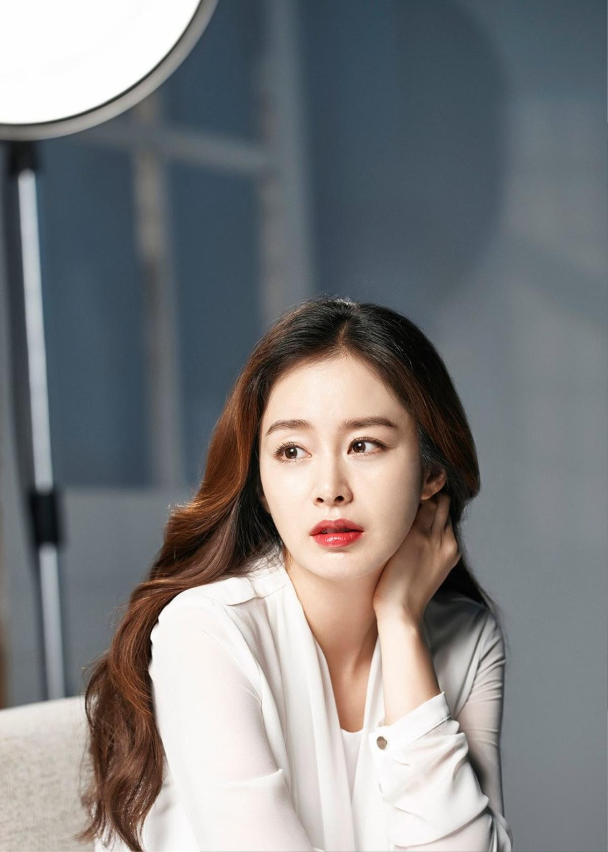 Kim Tae Hee gia hạn hợp đồng độc quyền với công ty quản lý, đang quyết định về dự án tiếp theo Ảnh 3