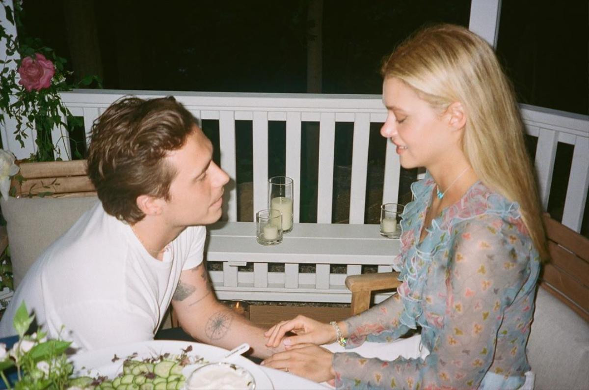 Cậu cả nhà Beckham công bố loạt ảnh đính hôn tình tứ với bạn gái hơn tuổi Nicola Peltz Ảnh 2