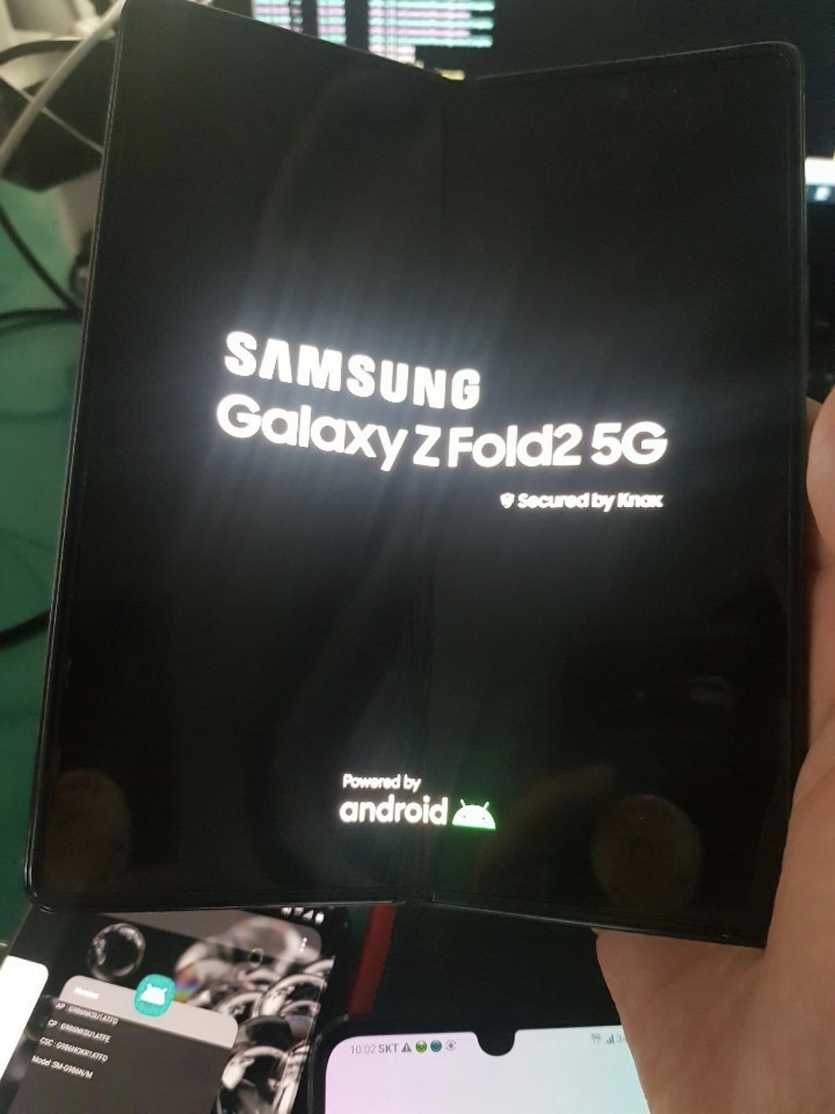 Galaxy Z Fold2 lộ diện rõ nét trước giờ G: Màn hình 'siêu to khổng lồ', 3 camera đặt dọc Ảnh 6