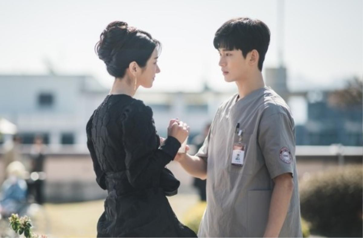 Điên thì có sao: Kim Soo Hyun tưởng hiền lành nhẫn nhịn nhưng thực chất là trai hư chính hiệu Ảnh 1