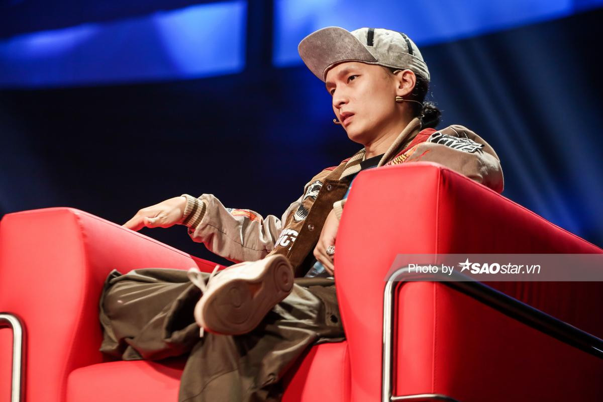 Rapper hot boy HIEUTHUHAI khuấy đảo tập 1 King Of Rap với hit 'Cua' siêu cool ngầu ăn ngay 4 chọn đầy thuyết phục Ảnh 10