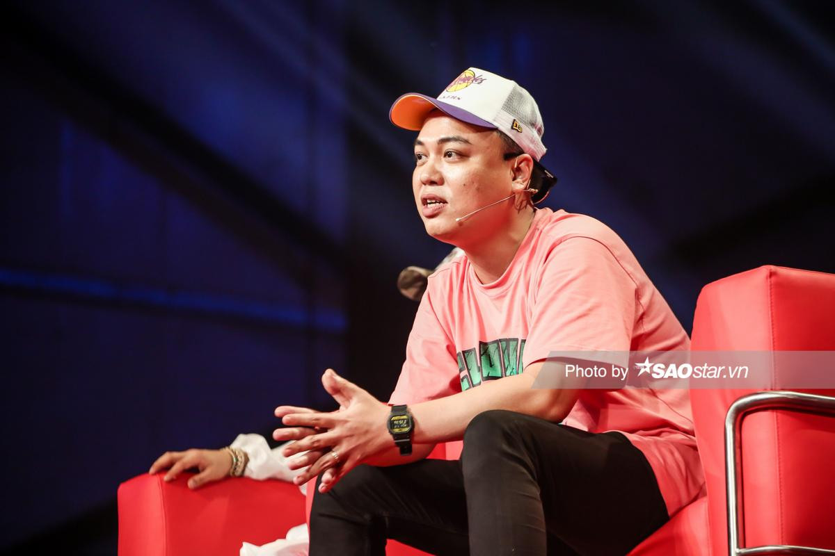 Rapper hot boy HIEUTHUHAI khuấy đảo tập 1 King Of Rap với hit 'Cua' siêu cool ngầu ăn ngay 4 chọn đầy thuyết phục Ảnh 9