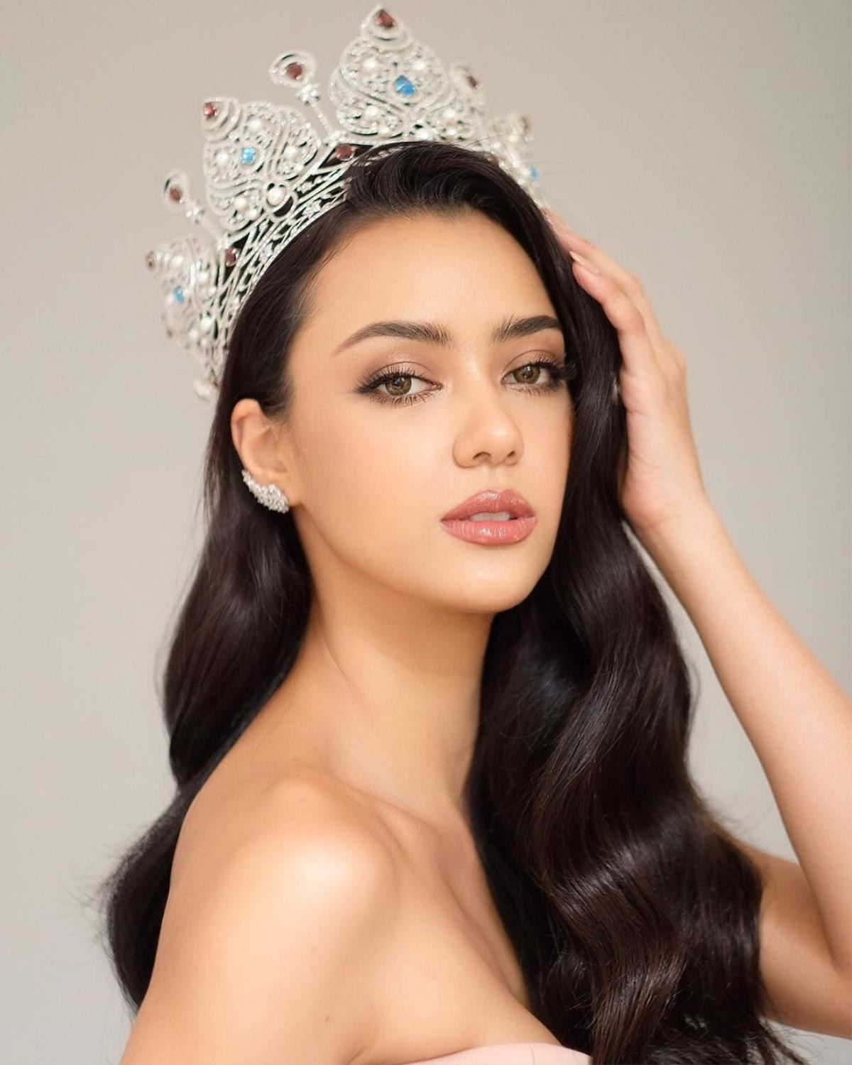 'Vượt mặt' hoa hậu Venezuela, Khánh Vân lọt Top 4 mỹ nhân được quan tâm nhất Miss Universe Ảnh 10