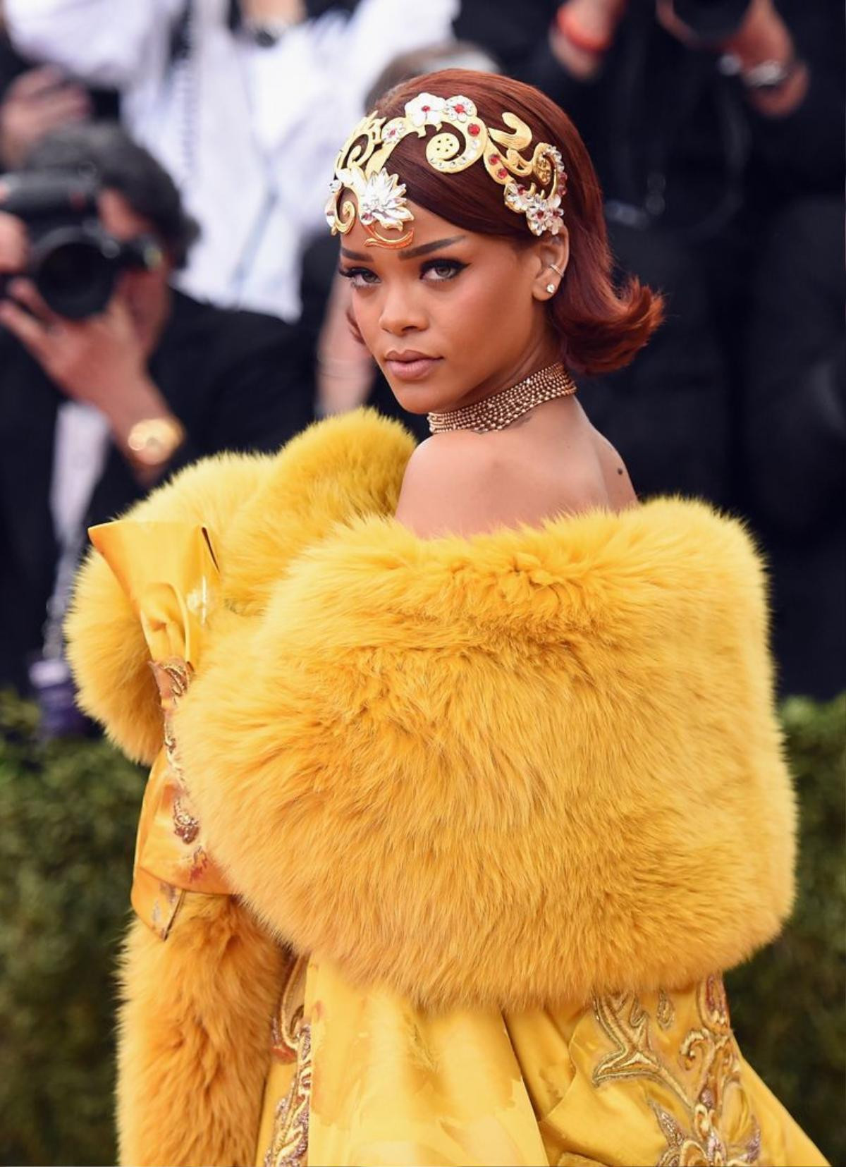 Rihanna thấy bản thân như cô hề, không dám xuống xe trong Met Gala 2015 Ảnh 3