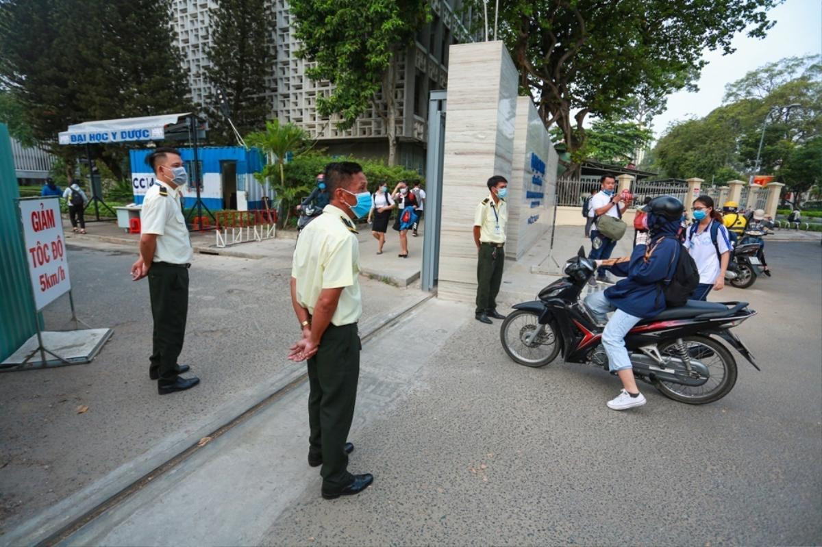 Nhiều trường Đại học ở TP.HCM cho phép sinh viên hoãn thi nếu đến từ Đà Nẵng Ảnh 4