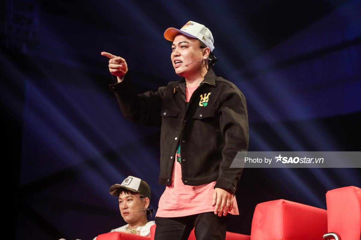 Đối lập style trình diễn: RAF - VSoul thuyết phục 'bộ sậu' quyền lực King Of Rap nhận 4 chọn huy hoàng Ảnh 4