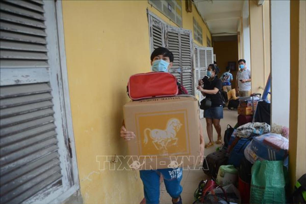 Sinh viên Đại học Đà Nẵng dọn dẹp đồ đạc, nhường KTX làm nơi cách ly y tế chống dịch COVID- 19 Ảnh 5