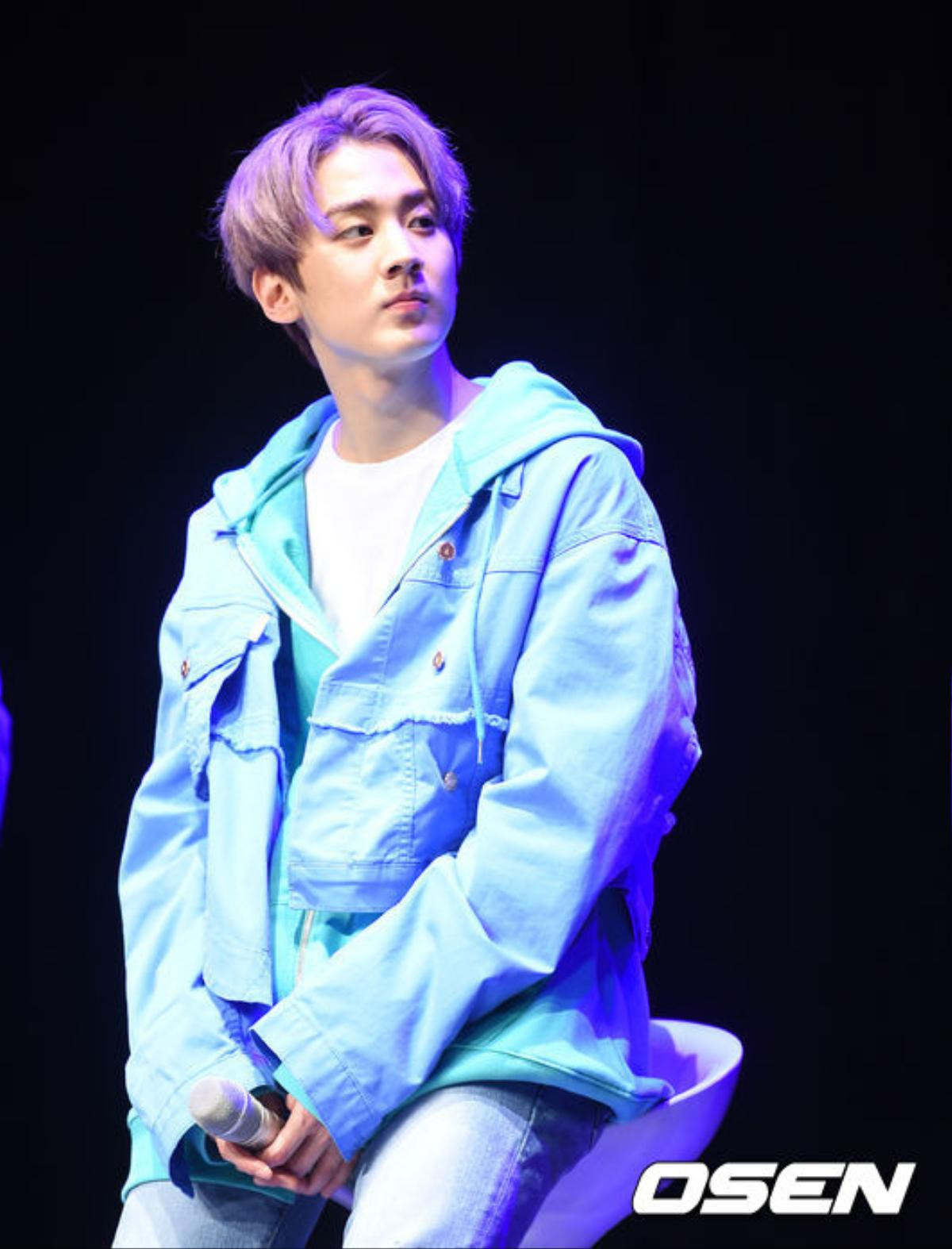 'Hoàng tử Việt Nam' Chunji (Teentop) nhập ngũ: Giọng ca vàng của những bản cover 'Yêu lại từ đầu', 'Phía sau một cô gái' Ảnh 3