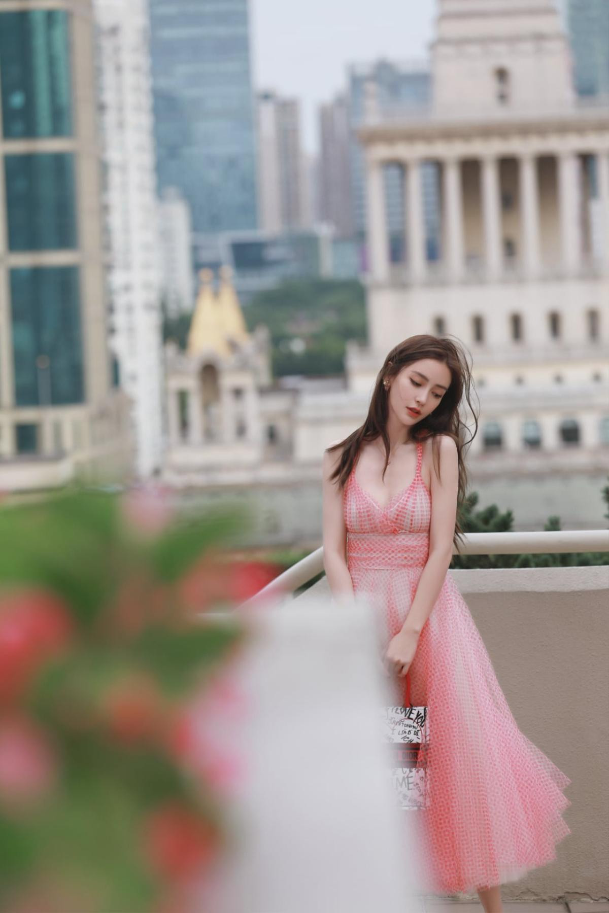 Angelababy diện váy quá đỗi ngọt ngào chiếm trọn spotlight tại sự kiện thời trang Ảnh 3