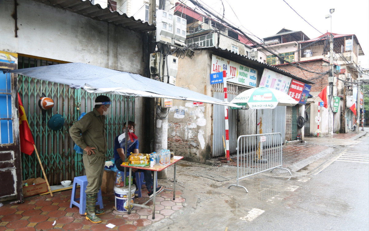 Người cùng toà nhà với nam nhân viên điều hành xe buýt nhiễm COVID-19 trốn khỏi nơi cách ly không có hợp đồng lao động tại Medlatec Ảnh 1