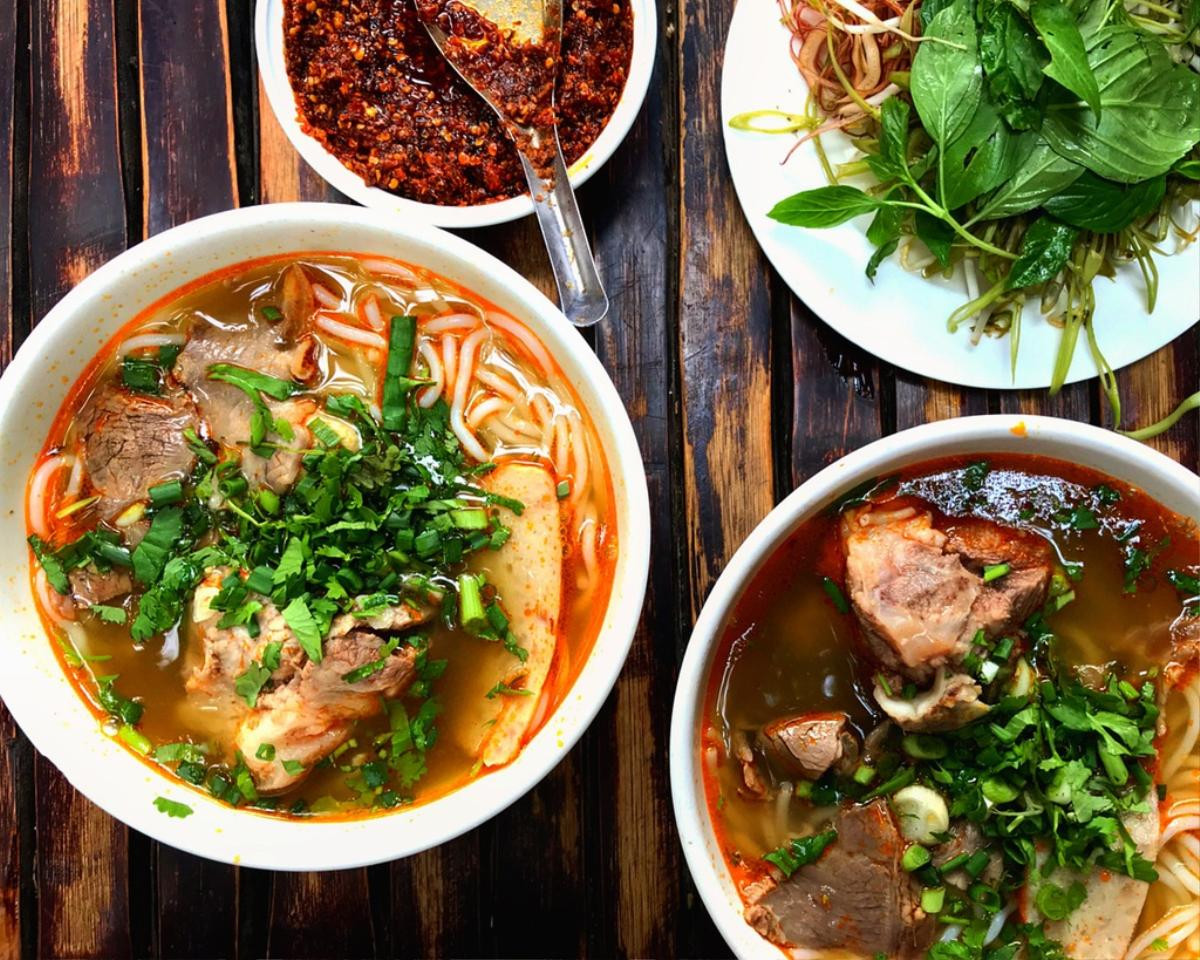 Top 7 quán bún bò 'ăn là ghiền', ngon nức tiếng Sài Gòn Ảnh 7