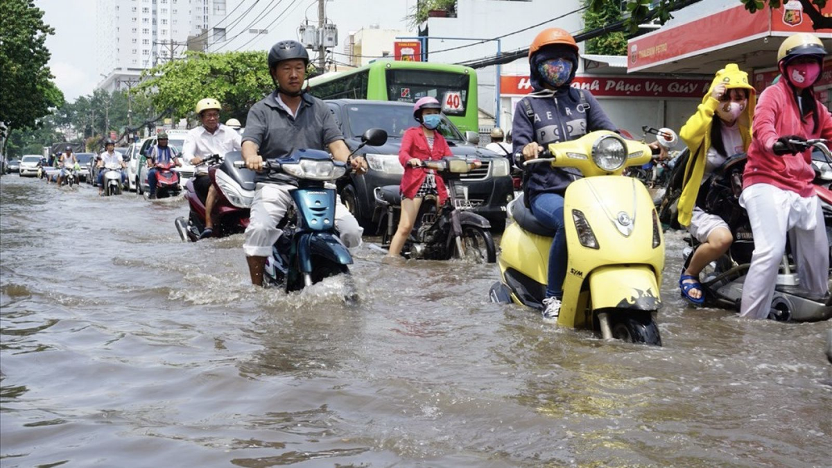 Phải làm gì khi xe bị ngập nước, chết máy để tránh mất thêm tiền Ảnh 5