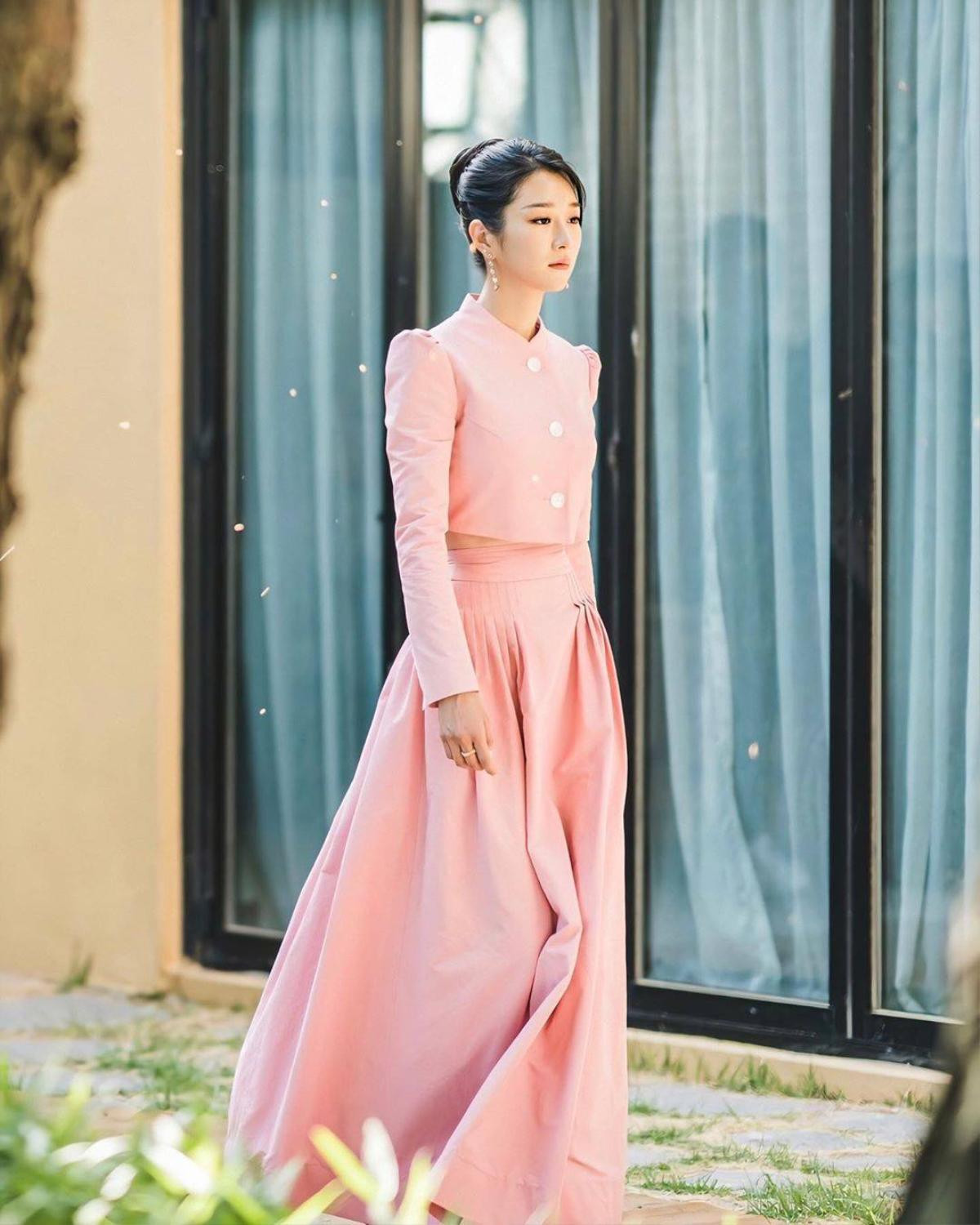 'Điên nữ' Seo Ye Ji từ trang phục nữ tính sang style nam tính ngầu lòi đều đẹp không cần bàn cãi Ảnh 1