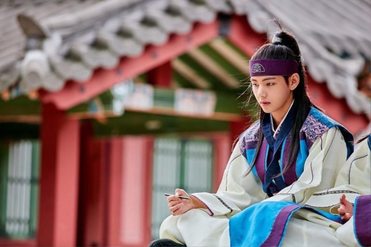 'Hwarang' - phim đầu tay của V (BTS) và Park Seo Joon phát sóng vào tháng 8: Idol được khen về diễn xuất, fan bắt đầu 'cày' lại chưa? Ảnh 12