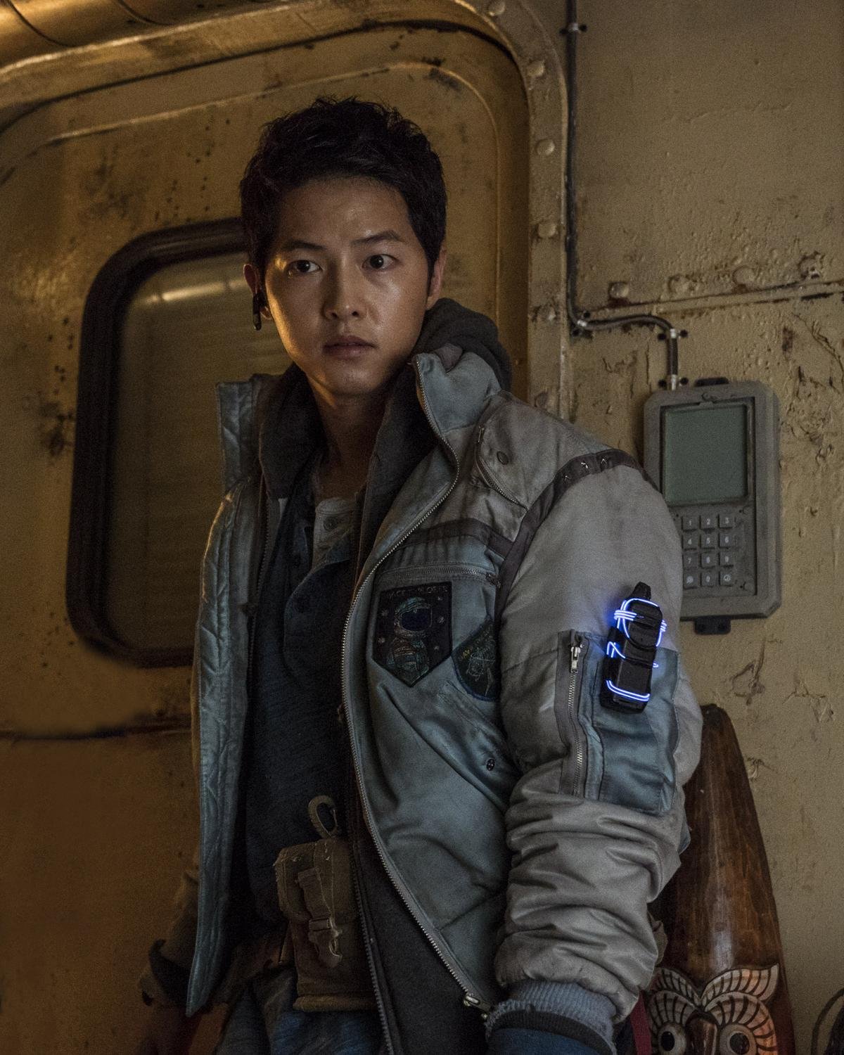 Song Joong Ki vẫn vui vẻ và tươi sáng sau khi ly hôn Song Hye Kyo: Nghèo khổ, làm mọi thứ để kiếm tiền trong 'Space Sweers' Ảnh 1