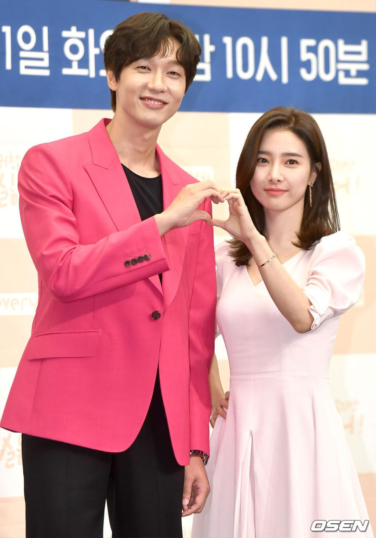 'Nàng cháo' Kim So Eun tình tứ bên Ji Hyun Woo và 2 mỹ nam điển trai: Có phải 'Vườn sao băng' bản 2020? Ảnh 18