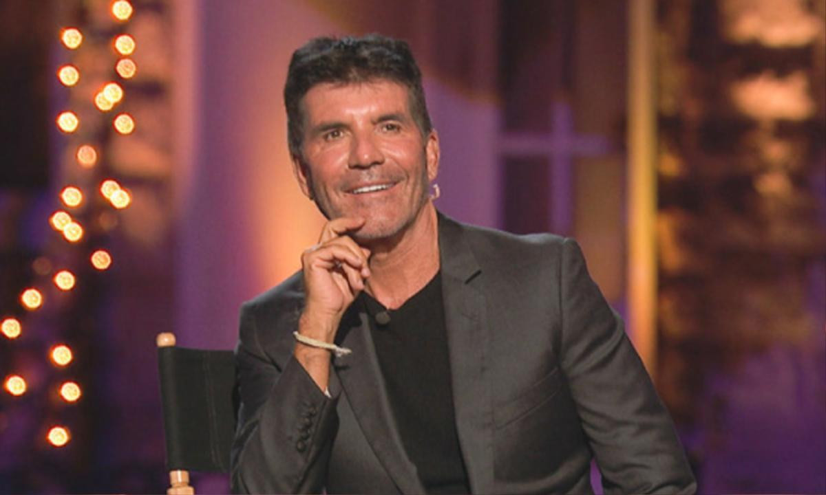 Chỉ vì một chút bất cẩn mà Simon Cowell té gãy cả lưng Ảnh 2