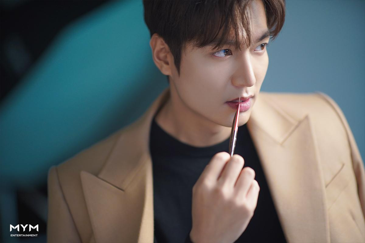 Bấn loạn với vẻ đẹp 'giết người' của Lee Min Ho: Sau 11 năm, thủ lĩnh F4 vẫn sống mãi trong tim fan Ảnh 36