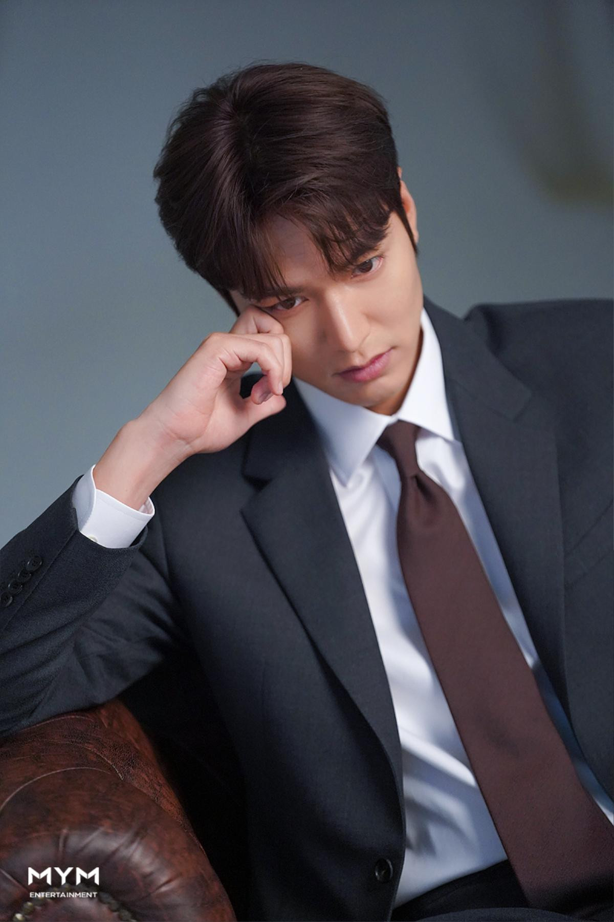 Bấn loạn với vẻ đẹp 'giết người' của Lee Min Ho: Sau 11 năm, thủ lĩnh F4 vẫn sống mãi trong tim fan Ảnh 20