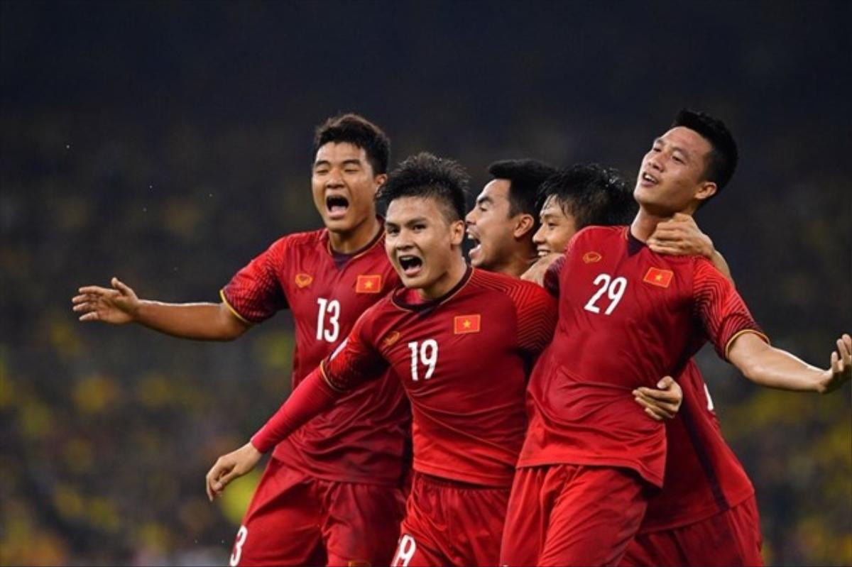 Hoãn vòng loại World Cup 2022: Thầy Park 'thất nghiệp' hết năm Ảnh 1