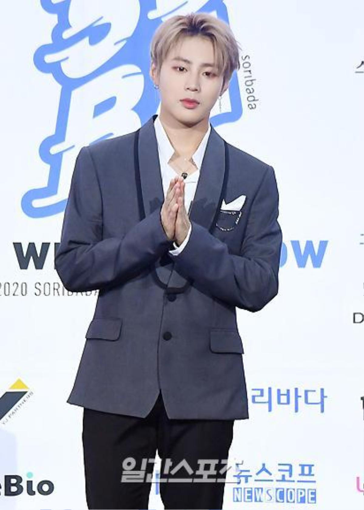 Kim Woo Seok, TWICE, Red Velvet, I*ZONE và ITZY đổ bộ thảm xanh 'Soribada Awards 2020' Ảnh 30